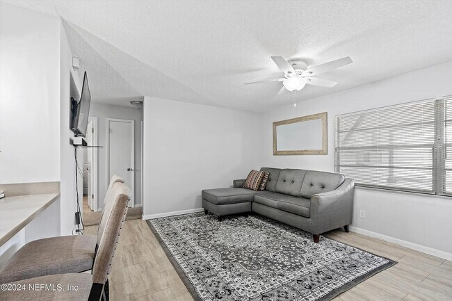 Building Photo - Charming 3BR/2BA Single-Family Home