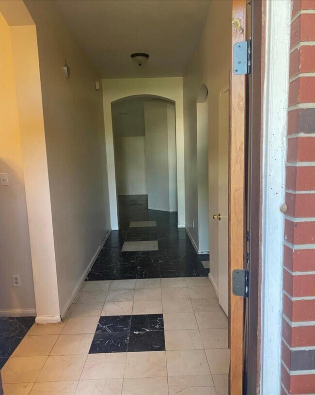 Building Photo - 10443 N Shadowdale Dr