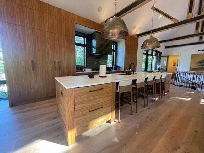 Building Photo - 9 Willow Pond Rd