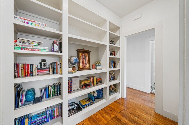 Building Photo - Beautifully Updated Historic Home