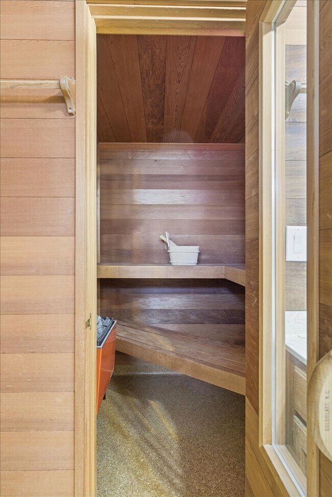 Building Photo - 173 Helman St