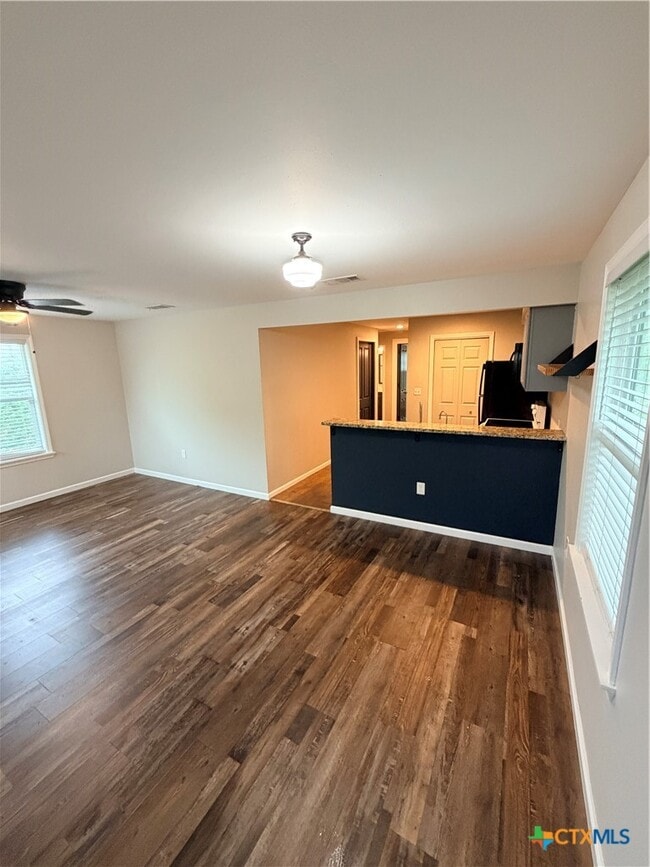 Building Photo - 1537 Post Rd