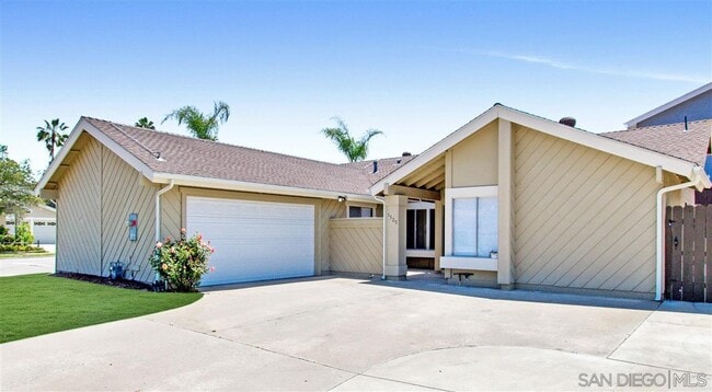 Primary Photo - 1525 W Country Club Ln