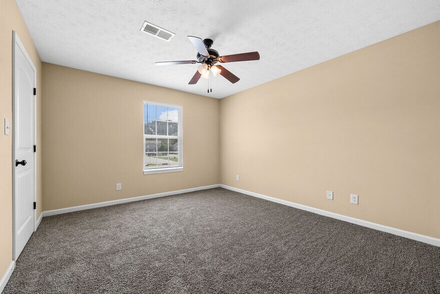 Building Photo - 2260 McCormick Ln