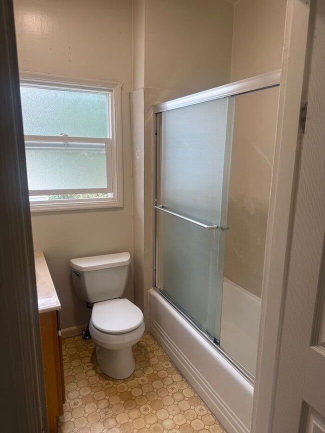 Building Photo - Great 1 Bedroom 1 Bath