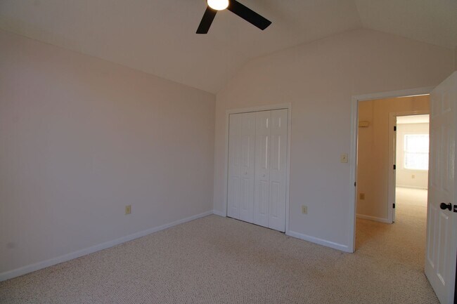 Building Photo - Awesome 3 bedroom home in a great area!