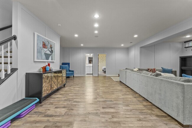 Building Photo - 4039 Cray Dr
