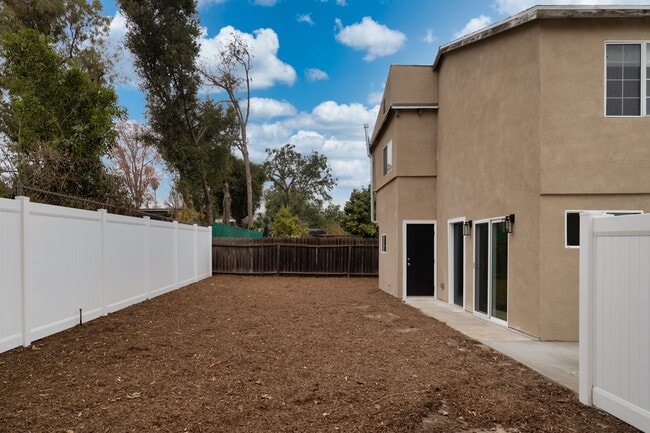 Building Photo - BEAUTIFULLY RENOVATED 2 BEDROOM 2 BATHROOM UNIT IN ARCADIA!!
