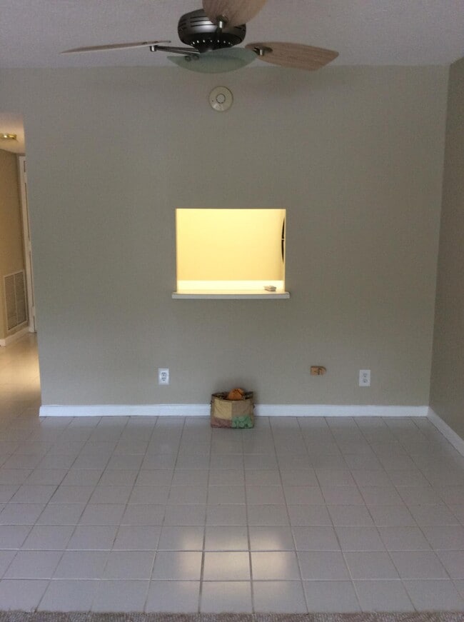 Building Photo - 470 Executive Center Dr