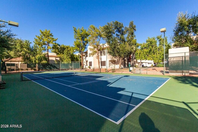 Building Photo - 750 E Northern Ave