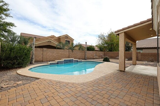 Building Photo - BEAUTIFUL 4 BEDROOM, 2.5 BATH WITH A POOL IN THE HEART OF GILBERT