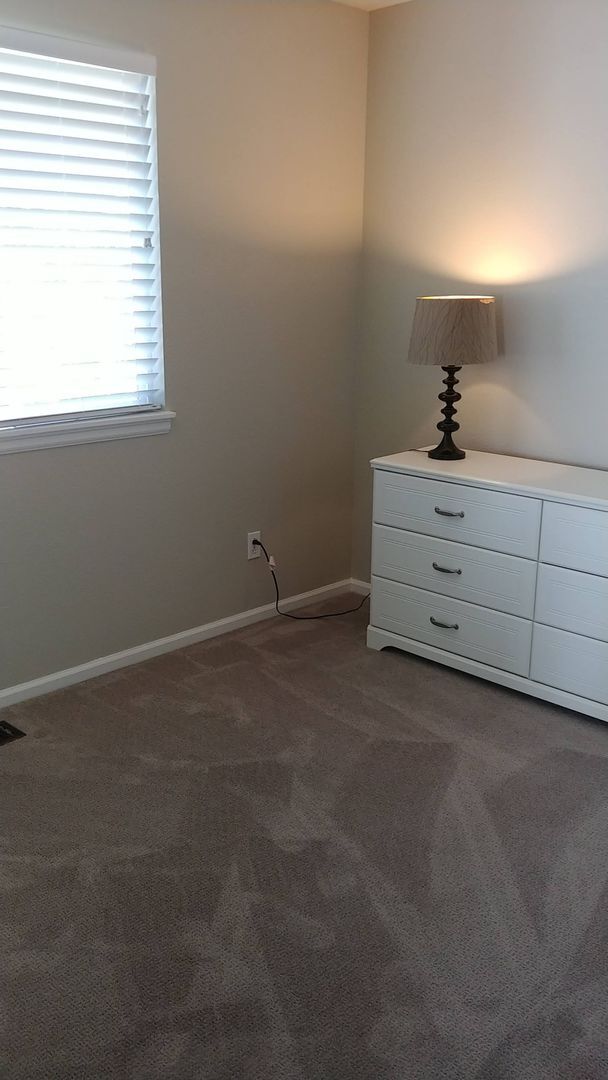 Building Photo - Beautiful 3 Bedroom Home Available in Sept...