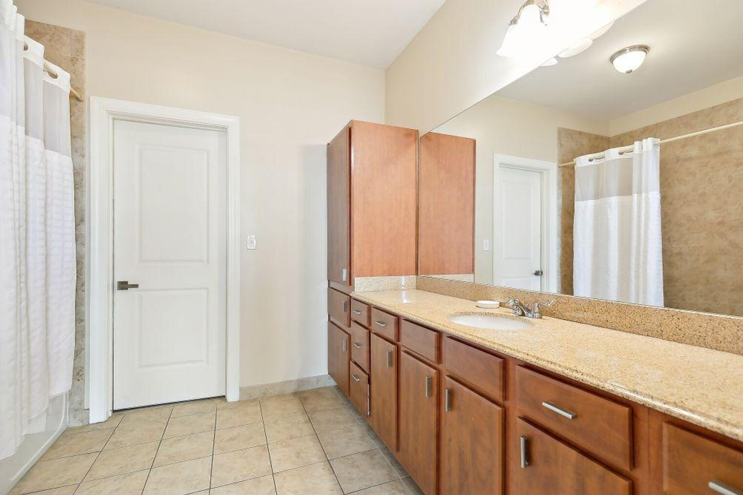 Building Photo - 925 Common St