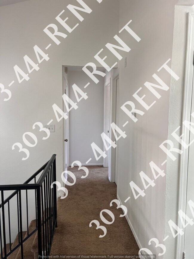 Building Photo - Large 3 Bedroom 2 Bathroom located in Gree...