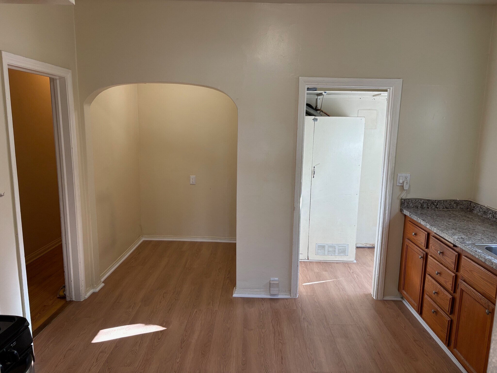 Building Photo - 1160 N Raymond Ave