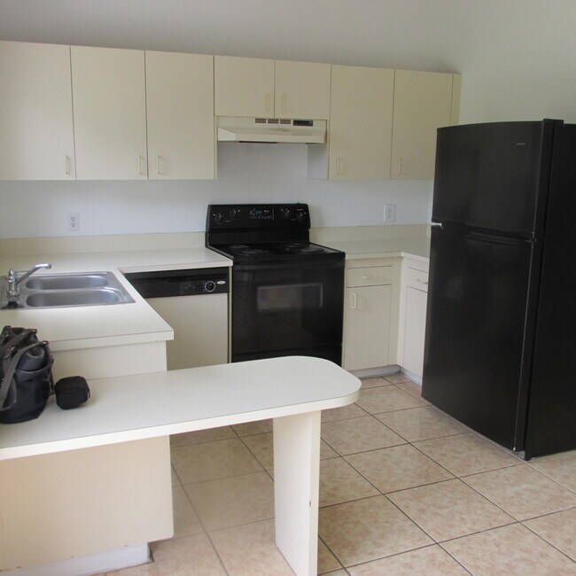 Building Photo - 1611 SE Mariana Rd