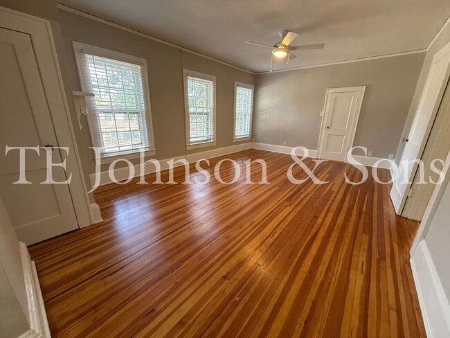 Building Photo - 817 S Hawthorne Rd