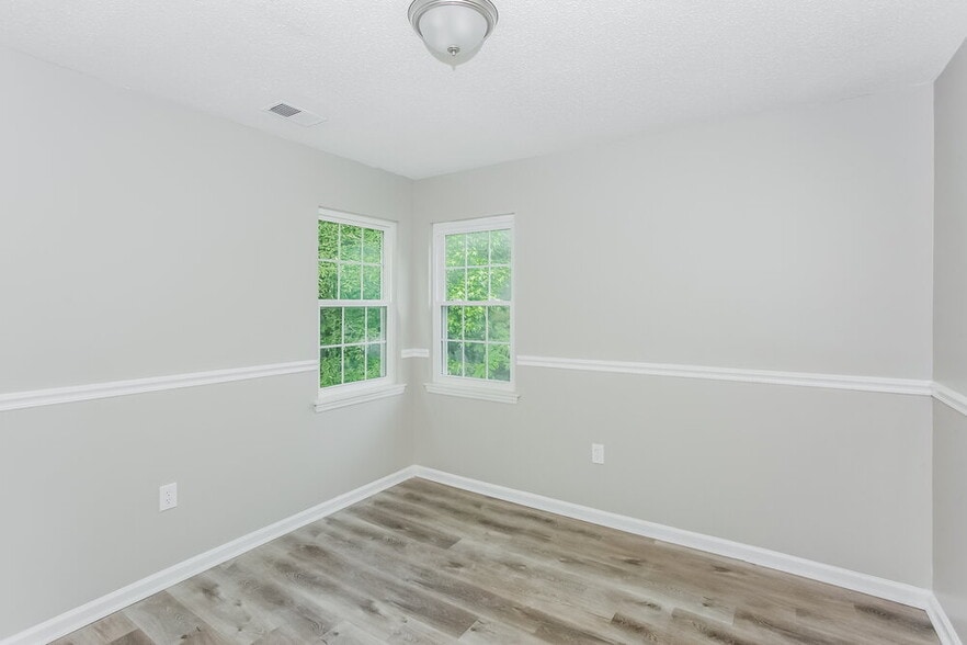 Building Photo - 10641 Starwood Ave
