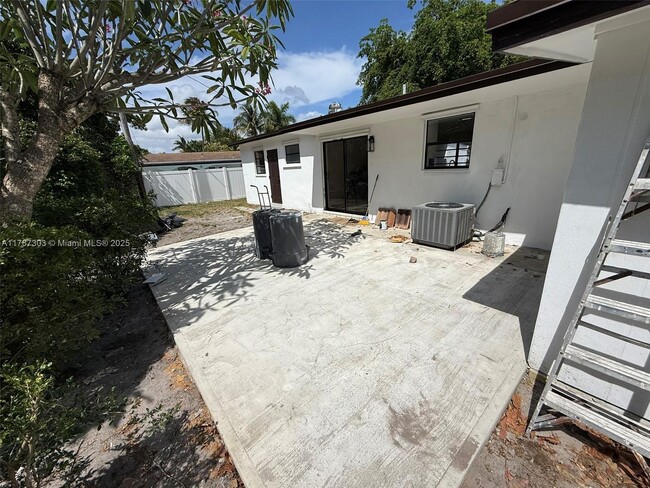 Building Photo - 750 S 61st Terrace