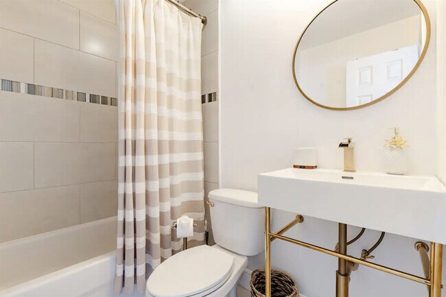 Building Photo - 415 S C St