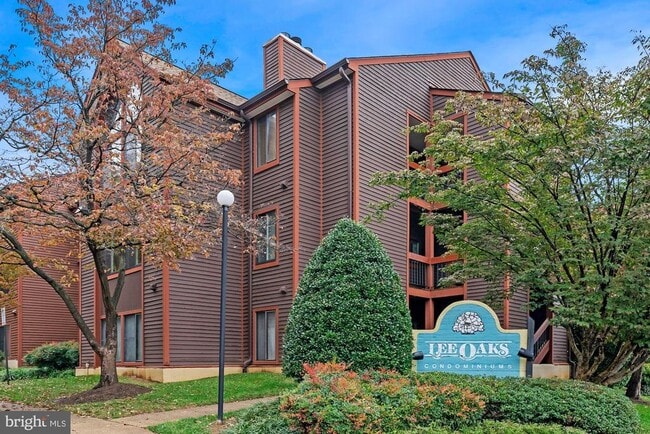 Building Photo - 2815 Lee Oaks Ct