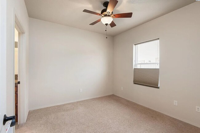 Building Photo - Charming 2 Bedroom, 2 Bath Duplex in an Excellent Location!