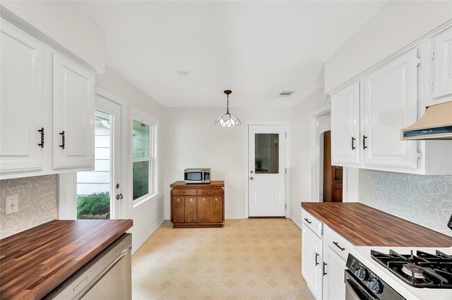 Building Photo - 9610 Bevlyn Dr
