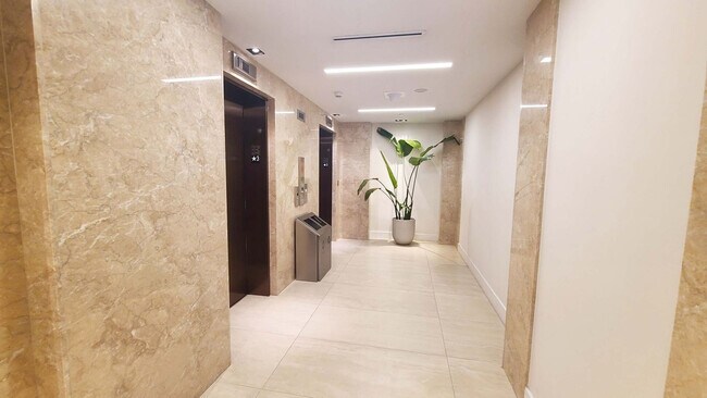 Building Photo - 3100 N Ocean Dr