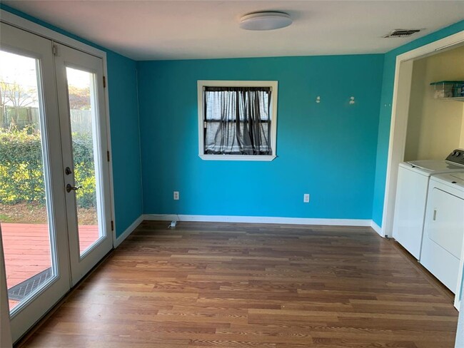 Building Photo - 105 Trout Ave