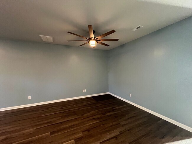 Building Photo - 7650 Knightbell Cir