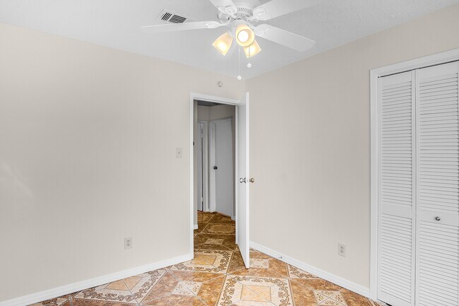 Building Photo - 4909 Meadow Pl Dr