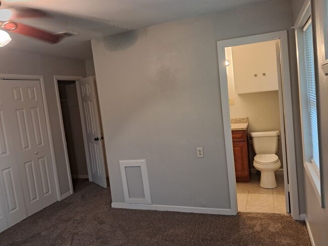 Building Photo - 1306 Leacrest Dr