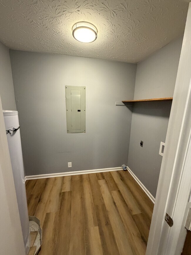 Building Photo - 7854 US-41