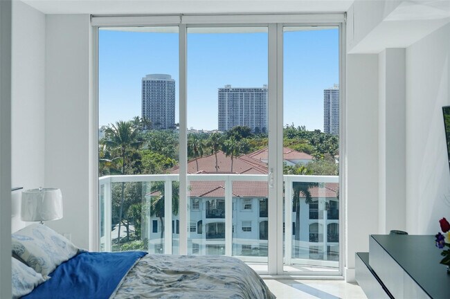 Building Photo - 3030 NE 188th St