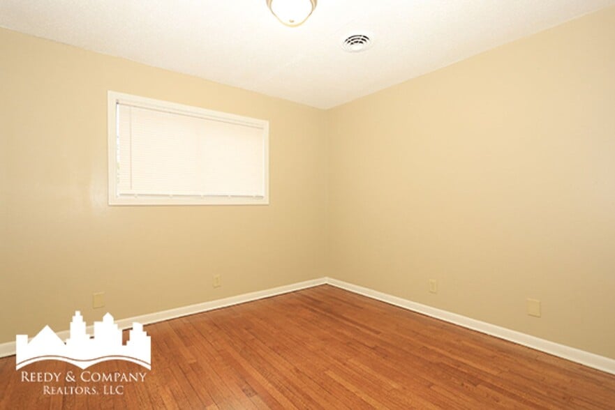 Building Photo - 4227 Kenosha Rd