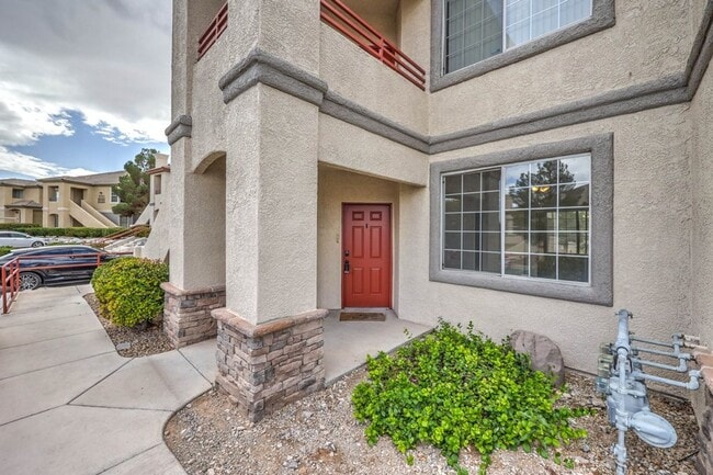 Building Photo - First-Floor 3BR/2BA Gated Condo with Resor...