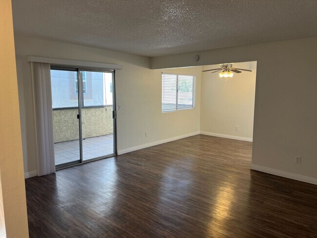 Building Photo - FARQUHAR 4081-4087