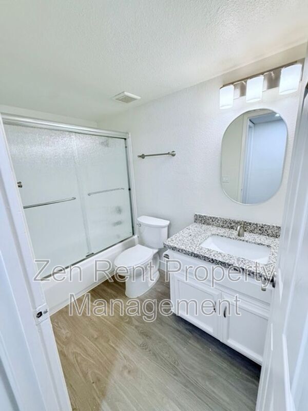 Building Photo - 1044 E Harmony Ave