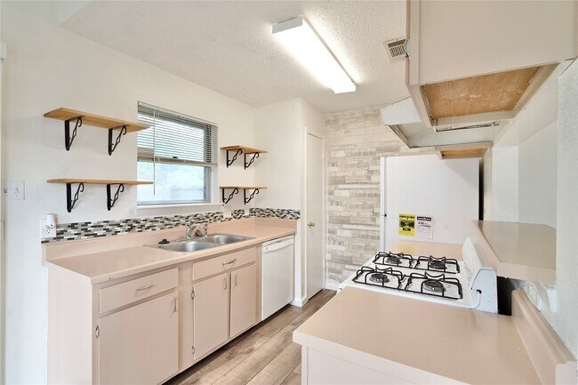 Building Photo - 10810 Parkland Woods Dr