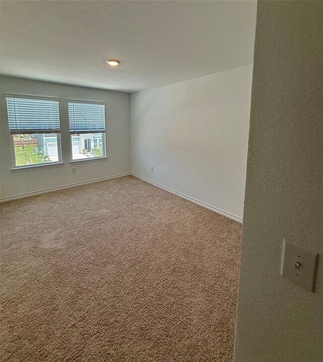 Building Photo - 2909 St Regis Dr
