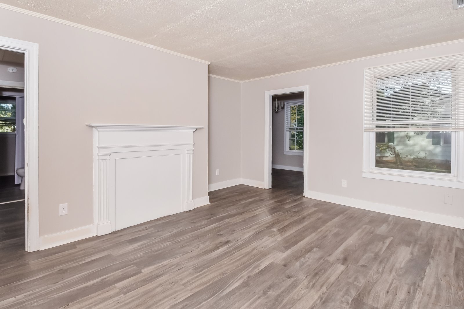 Building Photo - 2117 Roosevelt Dr