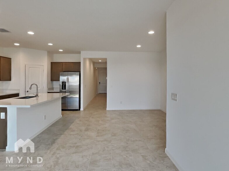 Building Photo - 4051 E Ghost Flower Ln