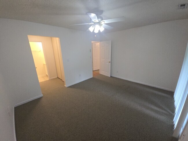 Building Photo - 4016 Rainbow Dr