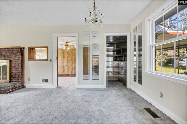 Building Photo - 1709 Woodfield Dr