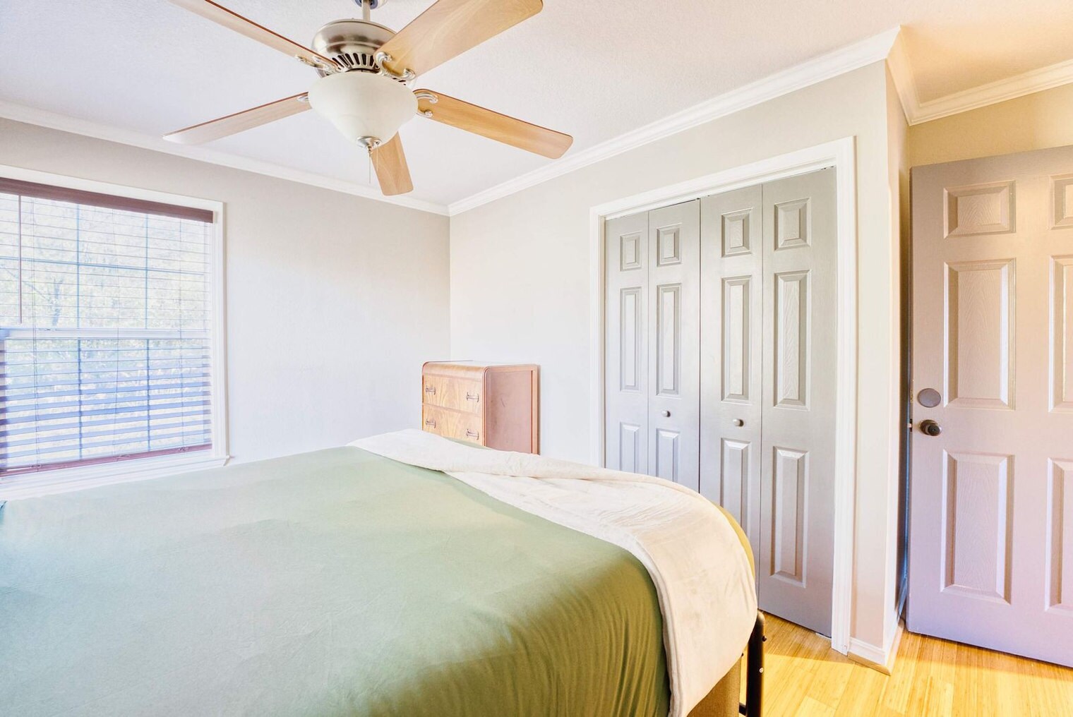 Building Photo - 1072 Valley View Dr