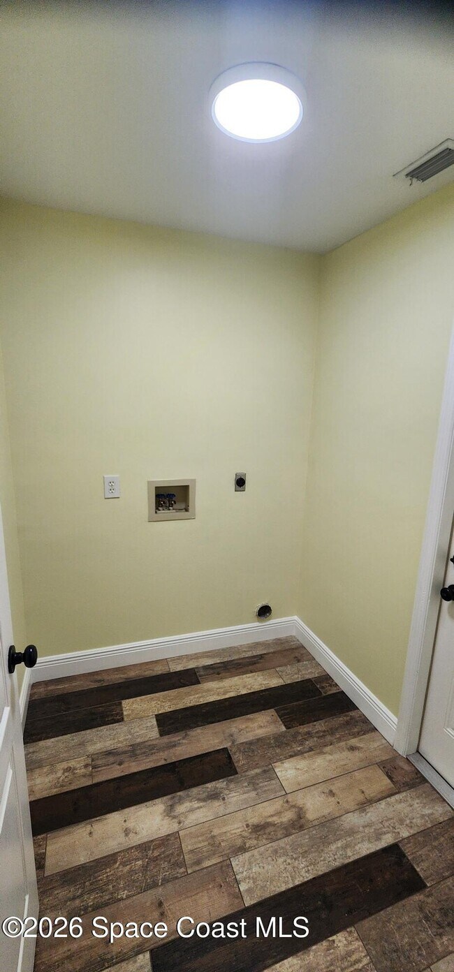 Building Photo - 428 Heathrow Cir