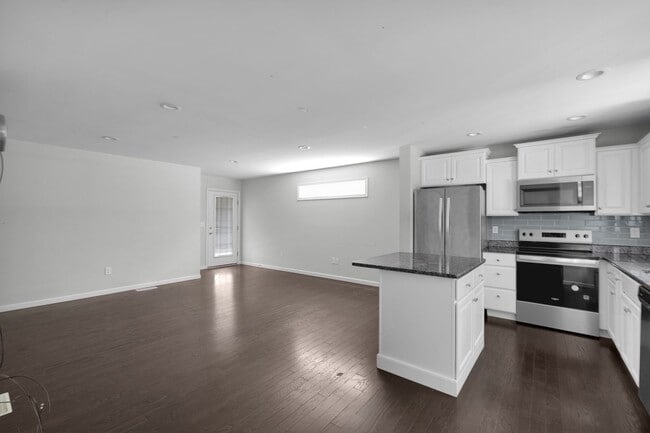 Building Photo - Welcome to Bethlehem's Central Park West