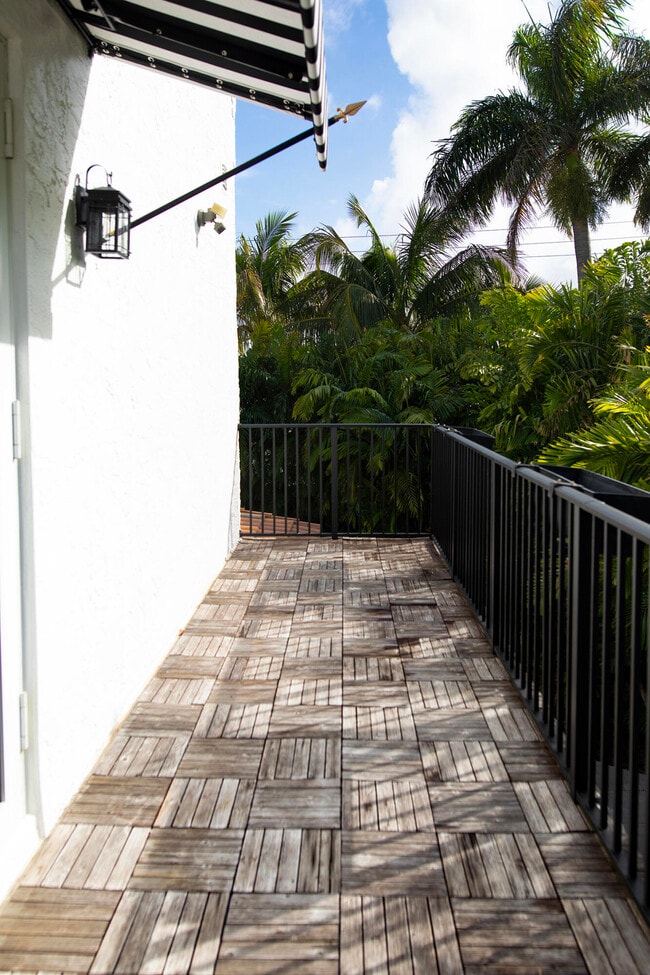 Building Photo - 634 SE 3rd Ave