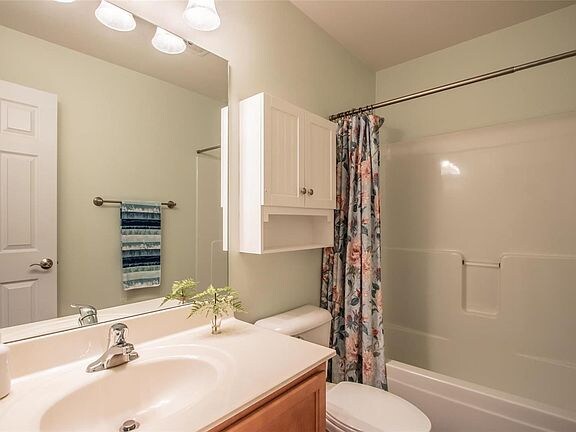 Building Photo - 320 Willott Square Dr