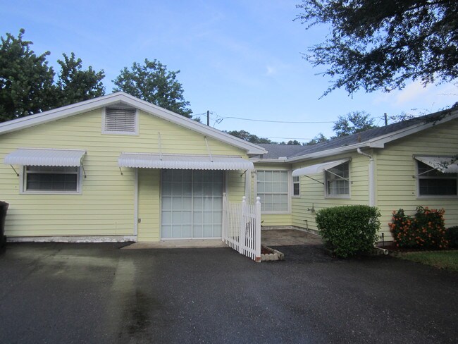 Lots of parking - 700 31st Ave N